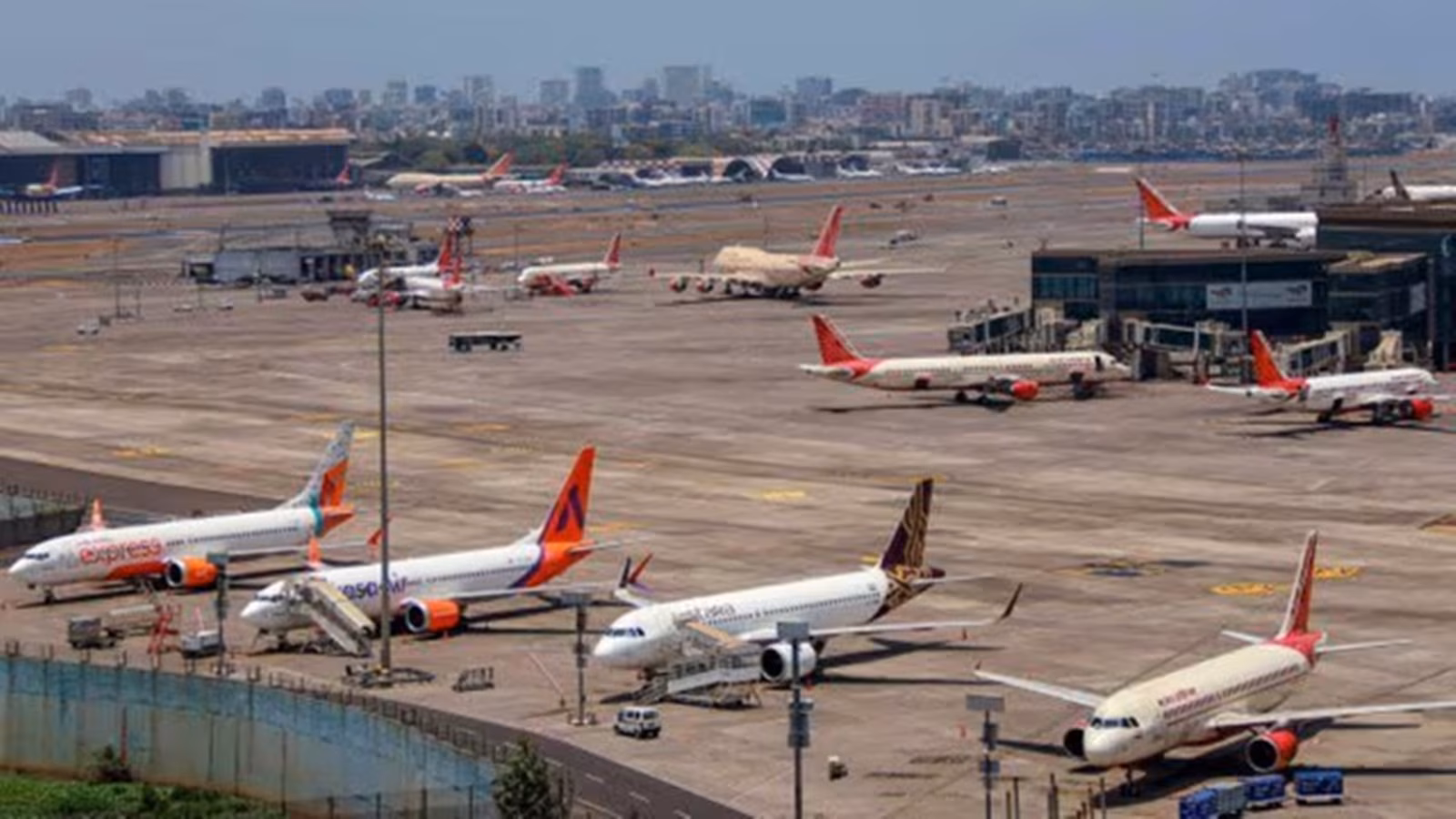 Mumbai Airport Faces Flight Disruptions Amid Crisis