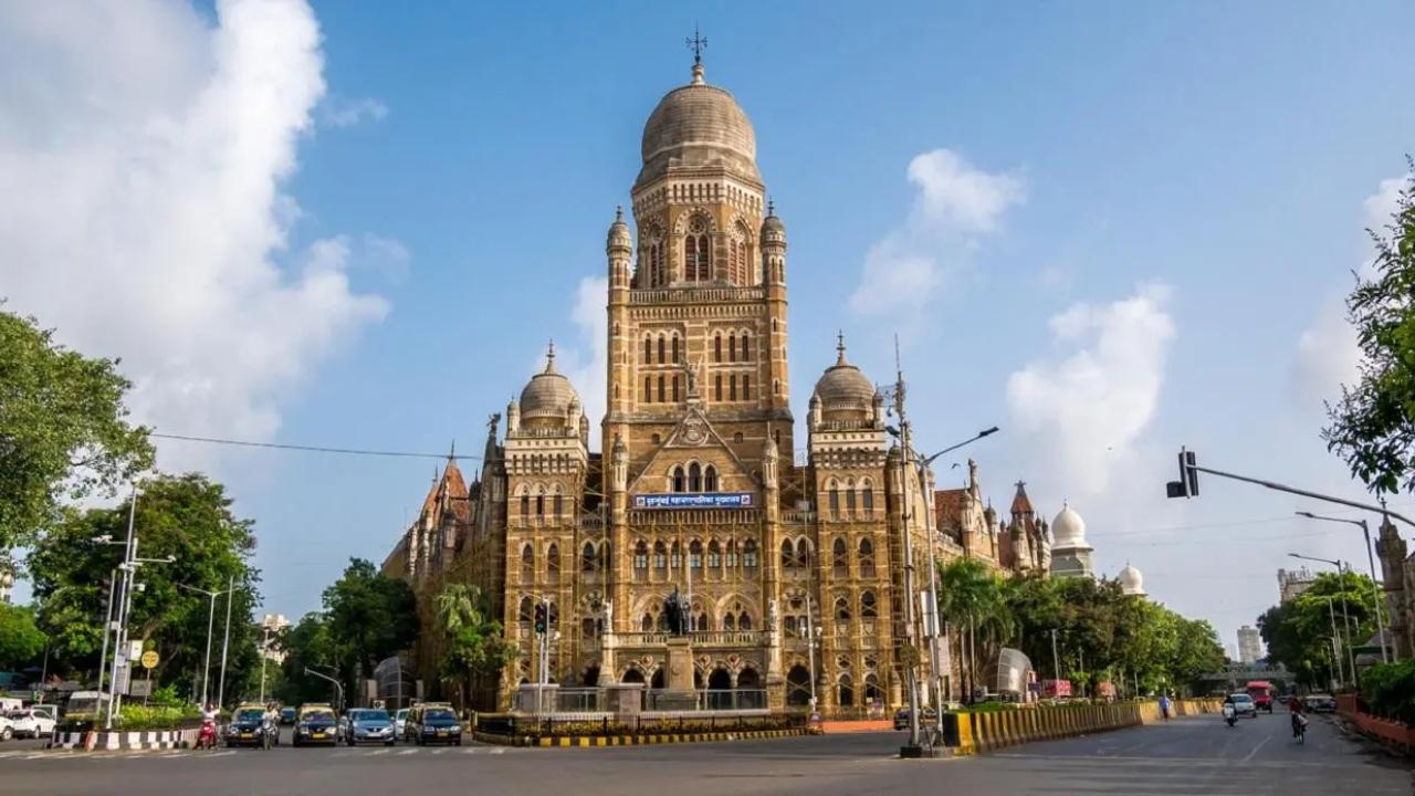 HR College Moves Classes Online After BMC Drive