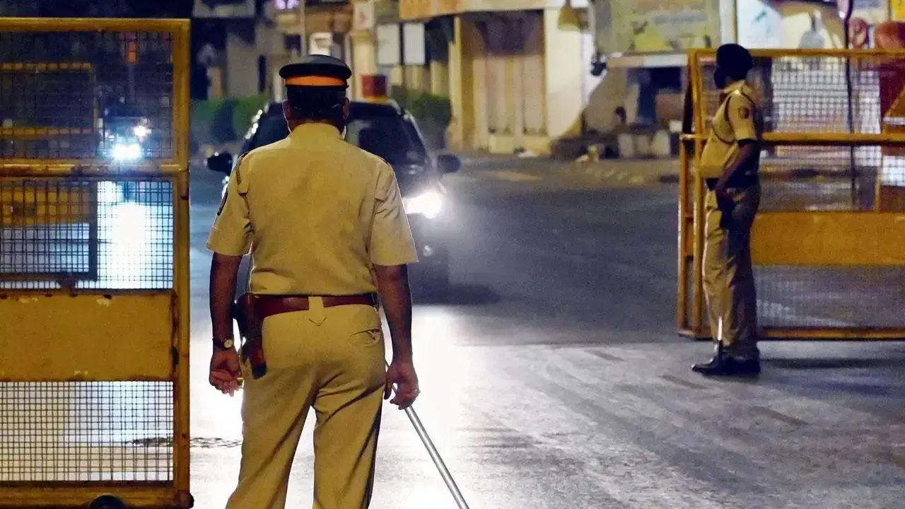 Mumbai Traffic Police Restrict Heavy Vehicles On Tilak Bridge
