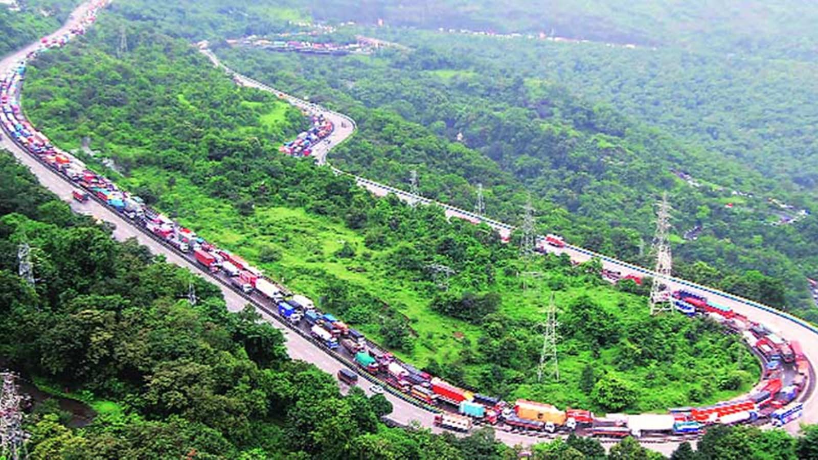 Pune Mumbai Expressway Gridlock Exposes Emergency Gaps