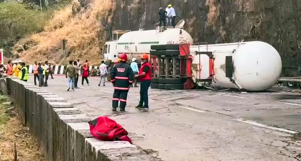 Mumbai Pune Expressway Exposed By Gas Leak Shutdown