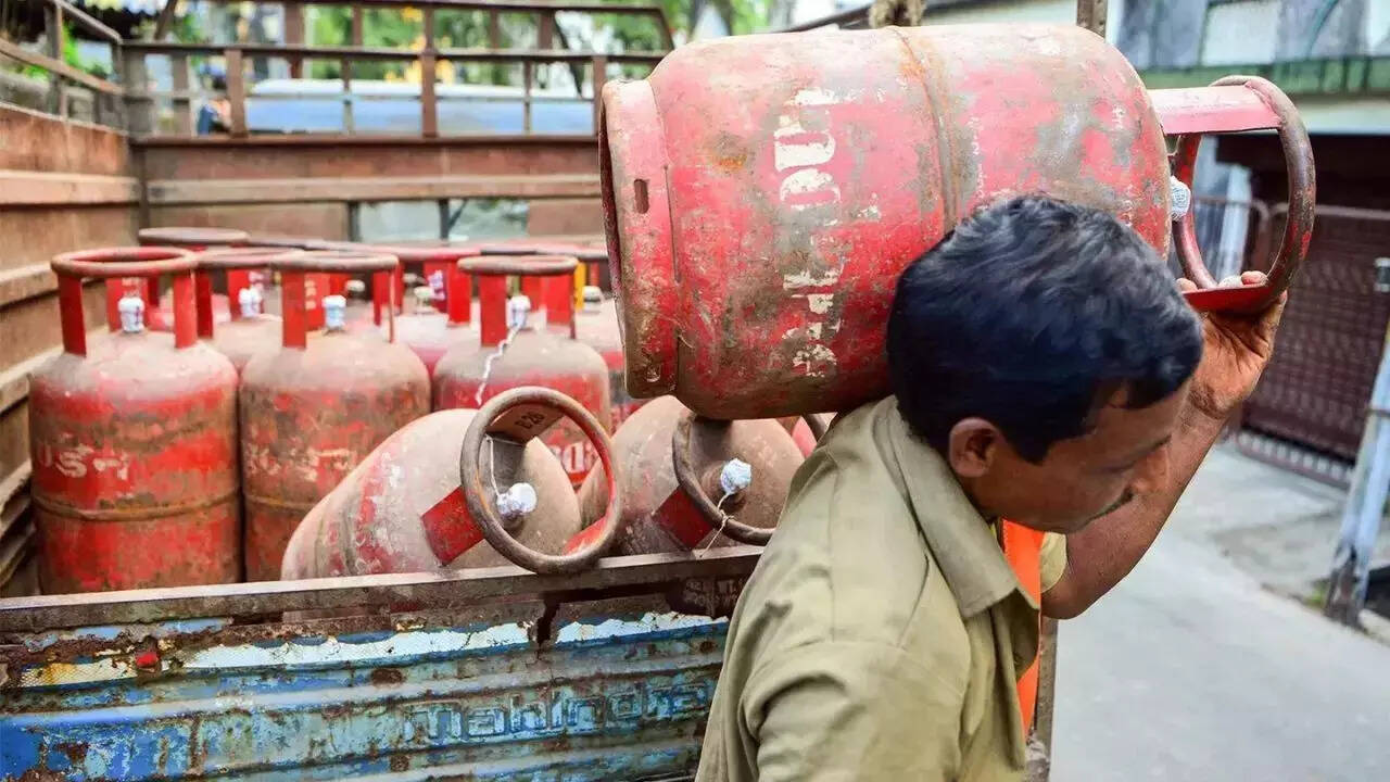 Indore LPG Portal Closure Disrupts New Connections