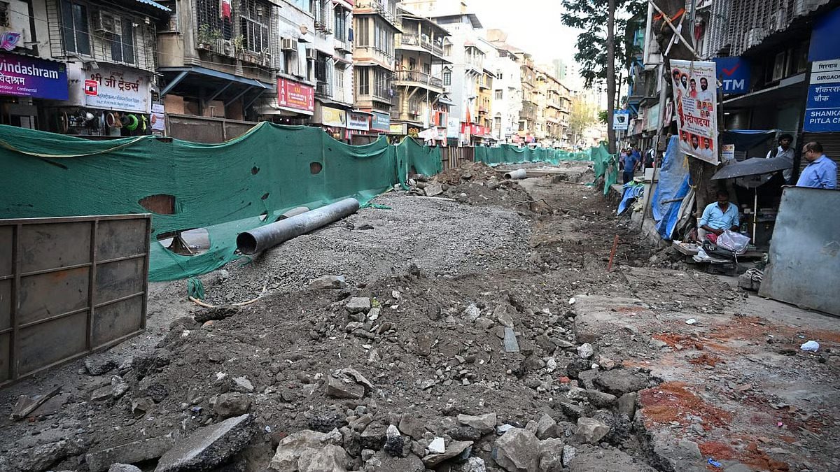 Kandivali Residents Felicitate Civic Engineer For Accelerating DP Road Project