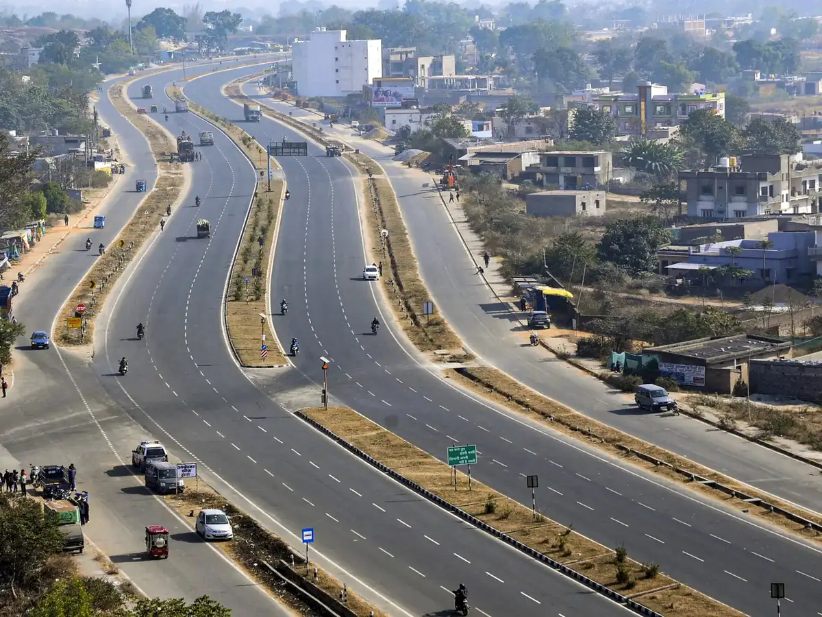 Nagpur Road Safety Campaign Gains Momentum With Celebrity Support