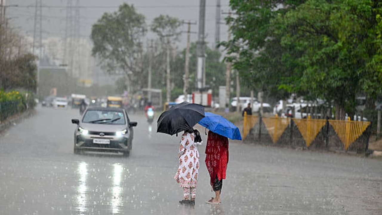 Delhi April Weather Brings Rare Cool Spell