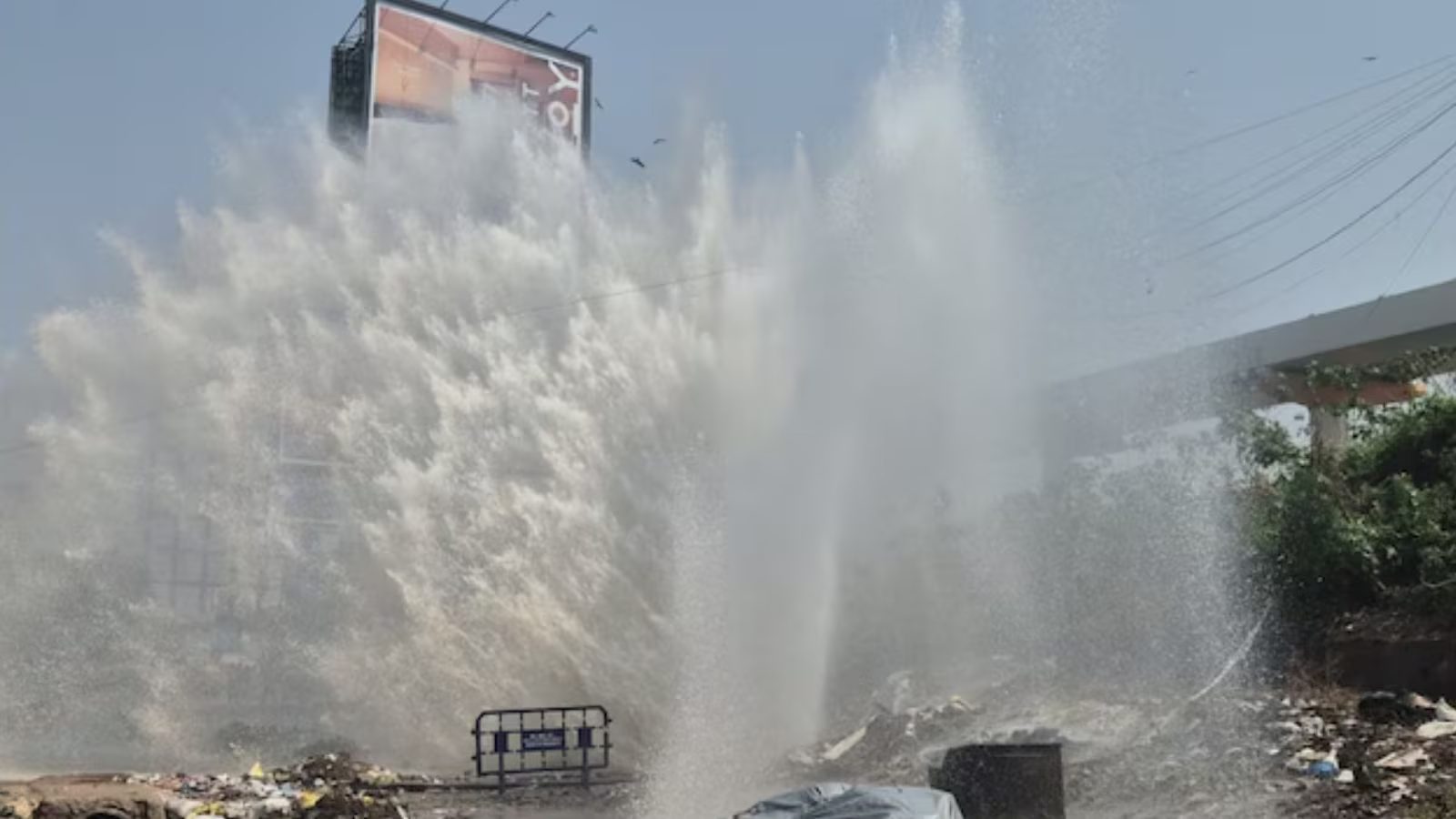 Mumbai Pipeline Burst Floods Elphinstone Bridge Area